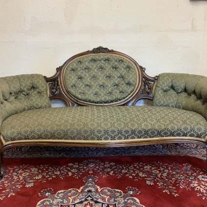 Super Quality Victorian Carved Walnut Cameo Backed Settee/sofa/chaise Circa 1870 - Now Sold