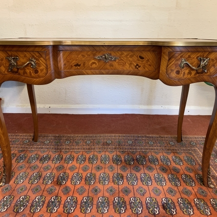 Stunning French Kingwood Shaped Desk With Exotic Hardwood Marquetry Decoration - Now Sold