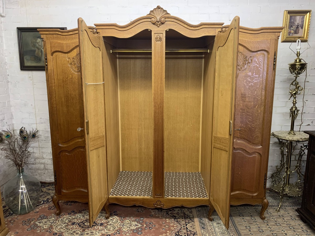 Outsanding Quality French Carved Oak Four-door Brakefront Armoire/wardrobe - Now Sold - Image 4