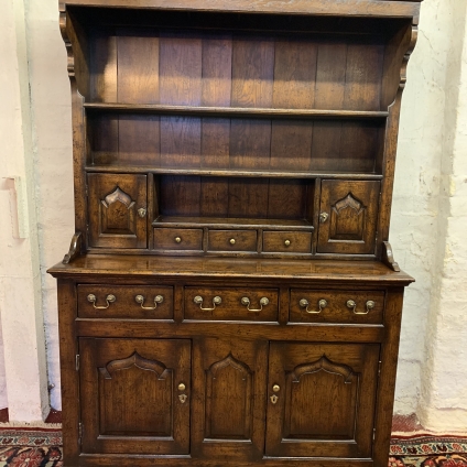 Outstanding Quality Country Oak Cottage Dresser With Rack