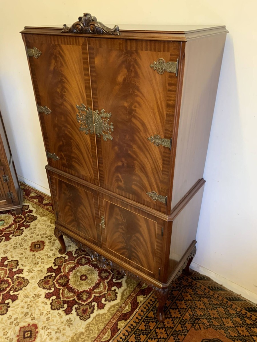Outstanding Quality Mid Century Carved Walnut Cocktail Cabinet/bar - Now Sold - Image 19