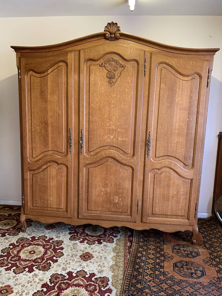 Outstanding Quality French Carved Oak Three Door Armoire/wardrobe - Image 14