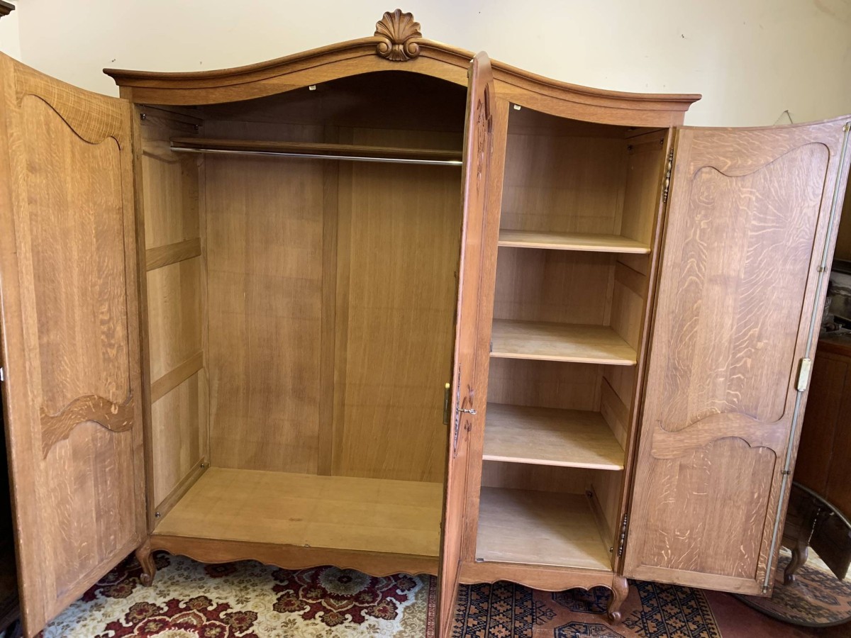 Outstanding Quality French Carved Oak Three Door Armoire/wardrobe - Image 2