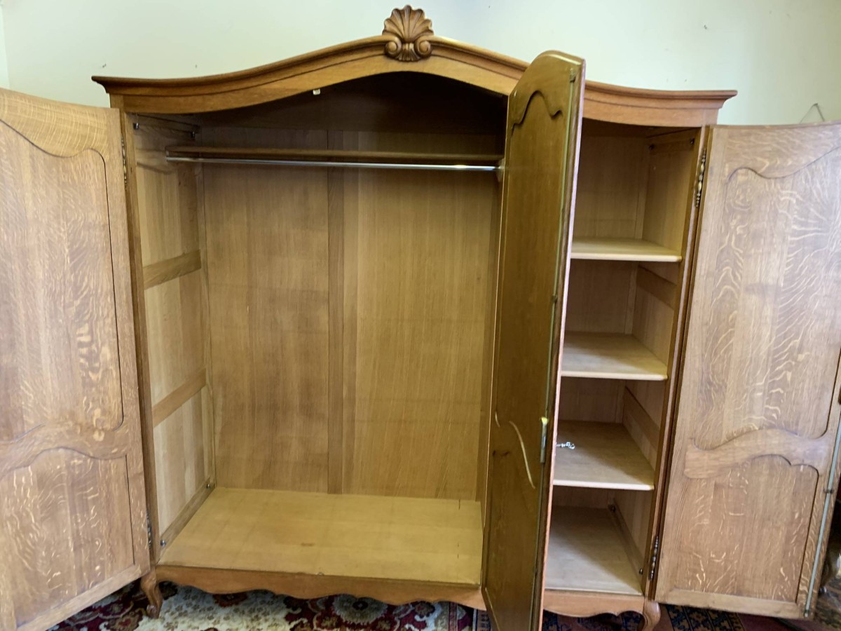 Outstanding Quality French Carved Oak Three Door Armoire/wardrobe - Image 3