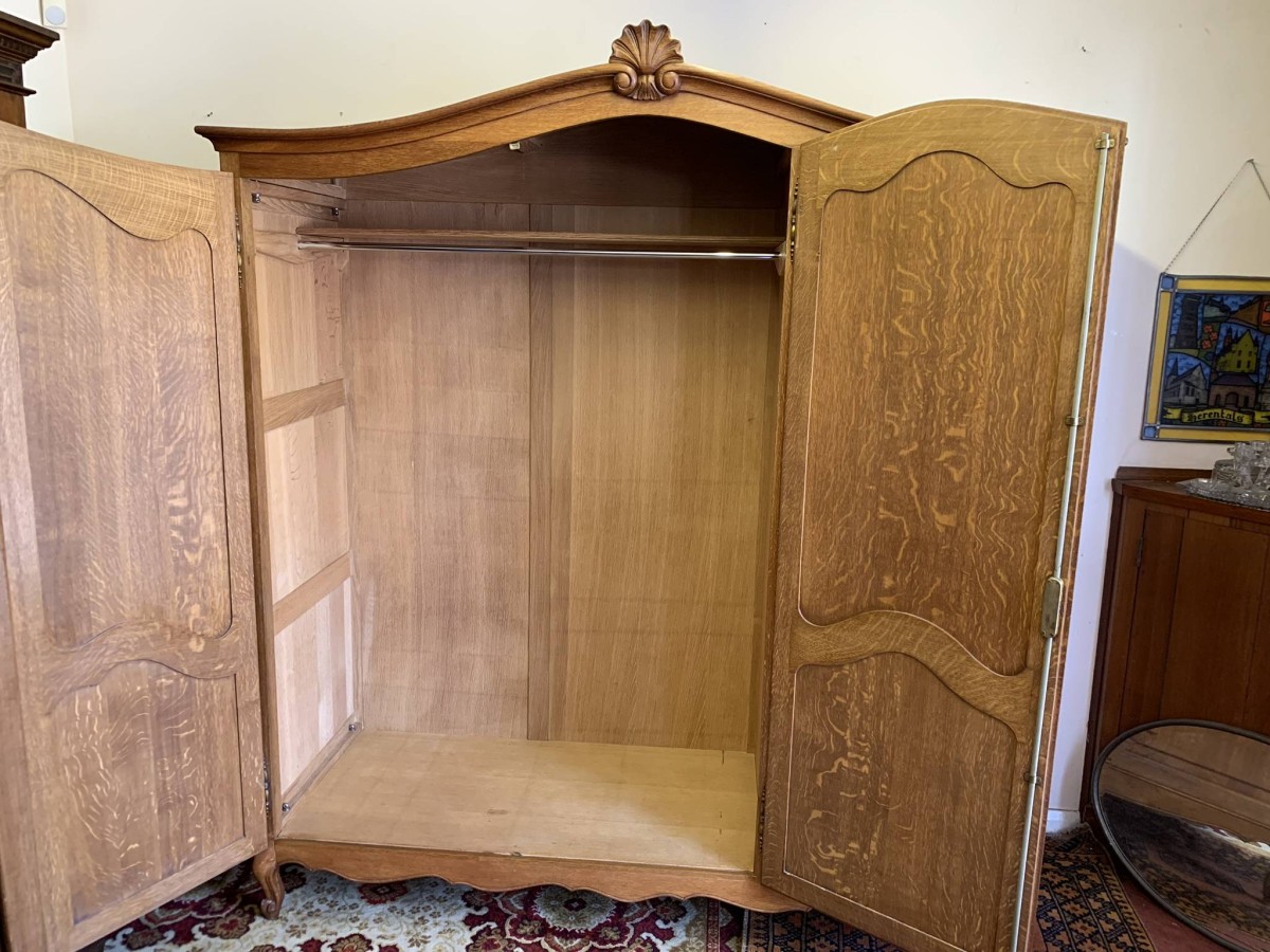 Outstanding Quality French Carved Oak Three Door Armoire/wardrobe - Image 4