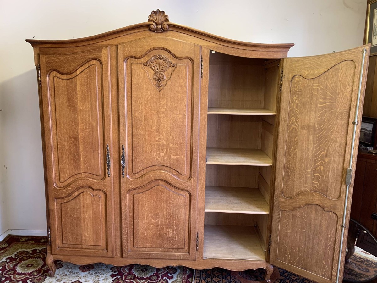 Outstanding Quality French Carved Oak Three Door Armoire/wardrobe - Image 6
