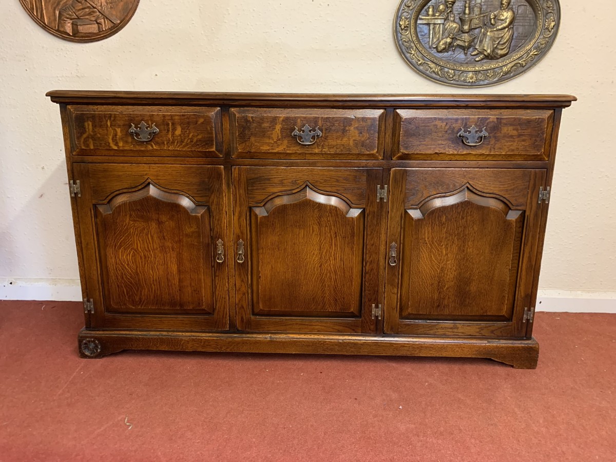Outstanding Quality "royal Oak" Dresser / Sideboard/cupboard - Now Sold - Image 17