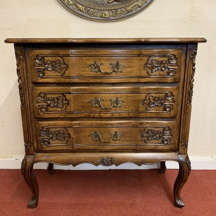 Fabulous French Shaped Carved Oak Commode/chest Of Three Drawers (1)