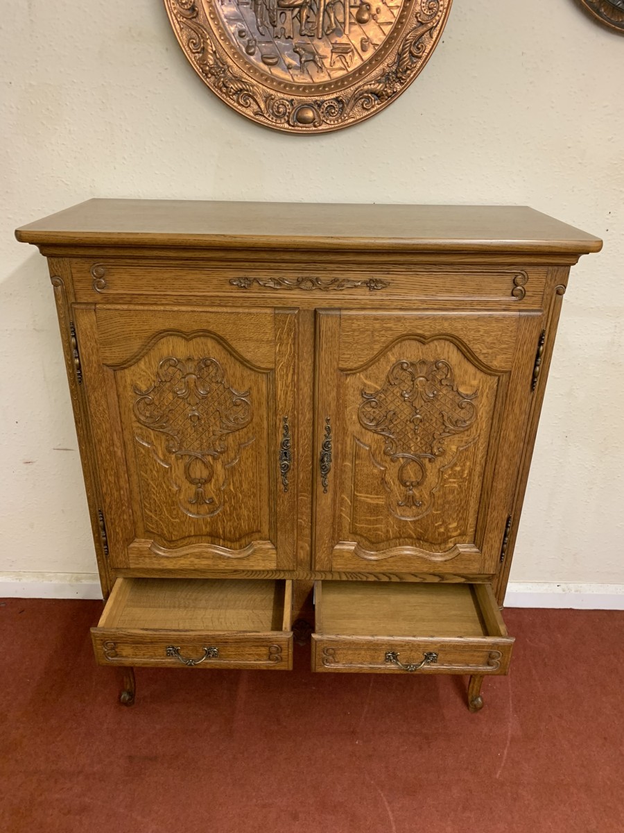 Fantstic Quality French Carved Oak Two Door Cupboard/cabinet - Image 11