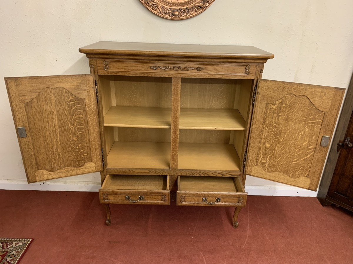 Fantstic Quality French Carved Oak Two Door Cupboard/cabinet - Image 12