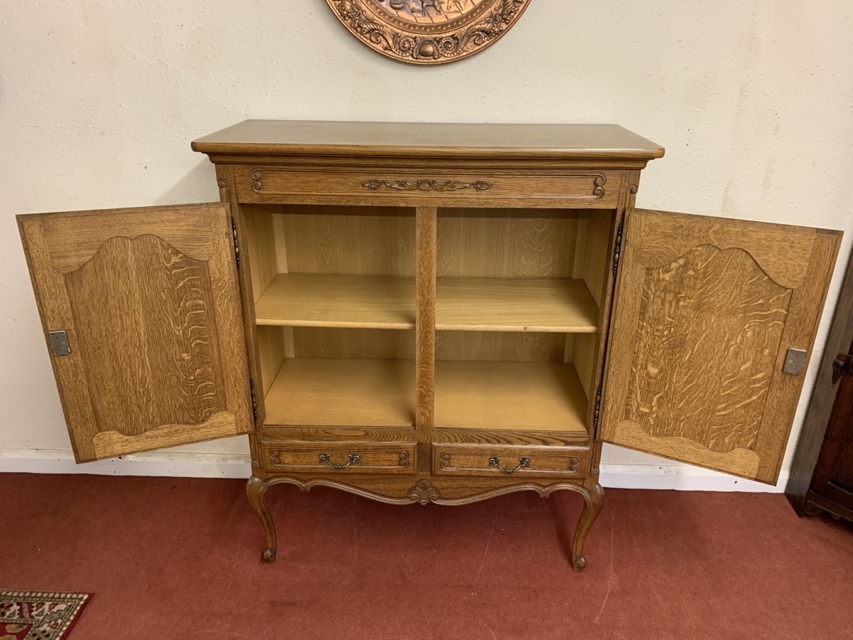 Fantstic Quality French Carved Oak Two Door Cupboard/cabinet - Image 13