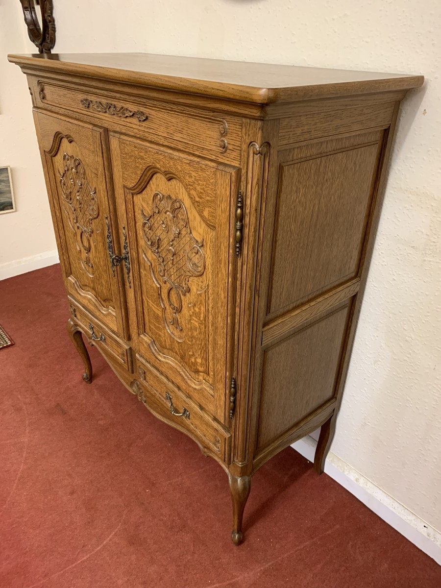 Fantstic Quality French Carved Oak Two Door Cupboard/cabinet - Image 15