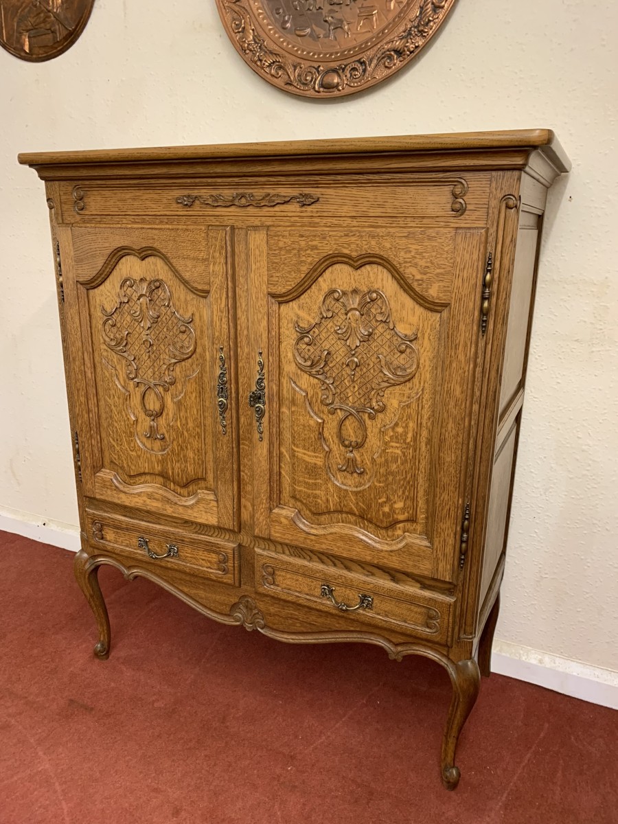 Fantstic Quality French Carved Oak Two Door Cupboard/cabinet - Image 16