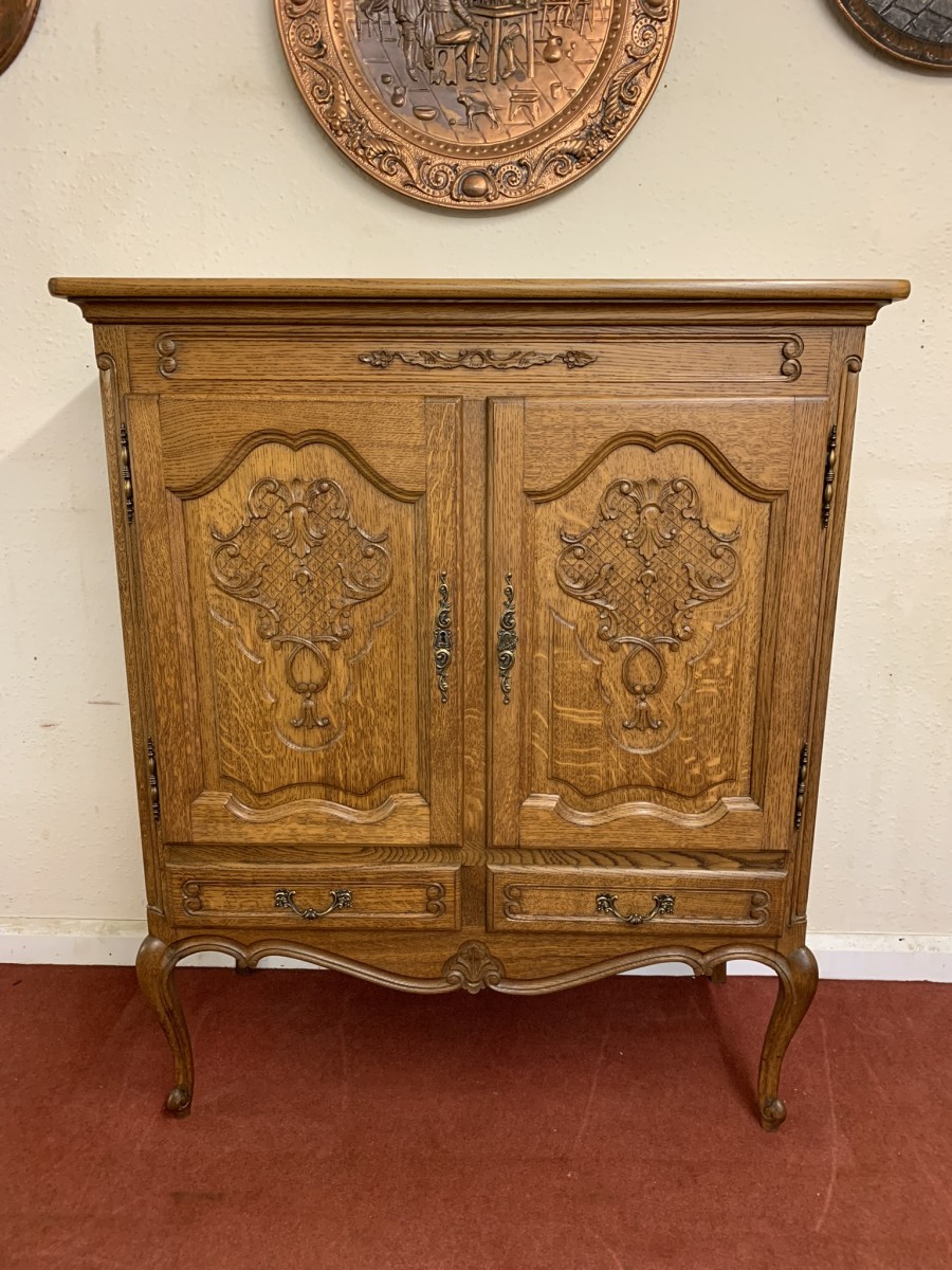 Fantstic Quality French Carved Oak Two Door Cupboard/cabinet - Image 2