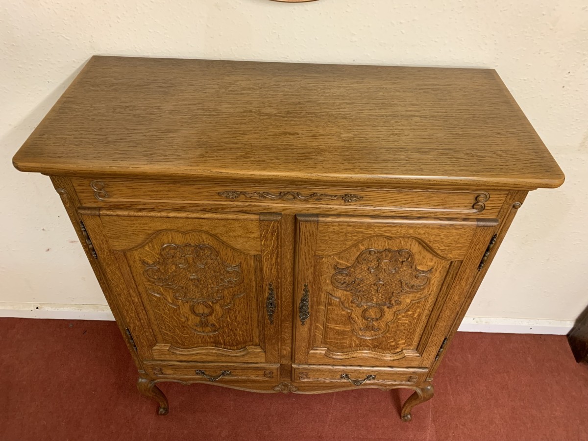 Fantstic Quality French Carved Oak Two Door Cupboard/cabinet - Image 4