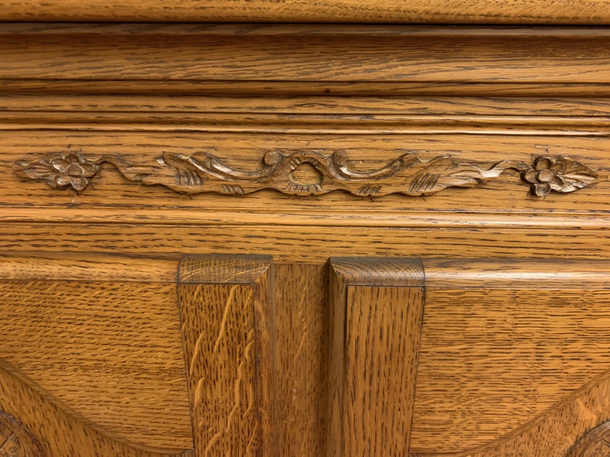 Fantstic Quality French Carved Oak Two Door Cupboard/cabinet - Image 5