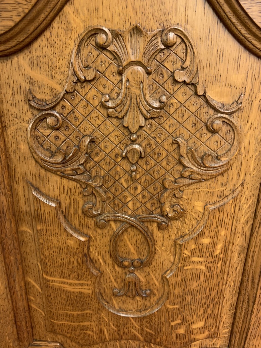 Fantstic Quality French Carved Oak Two Door Cupboard/cabinet - Image 7