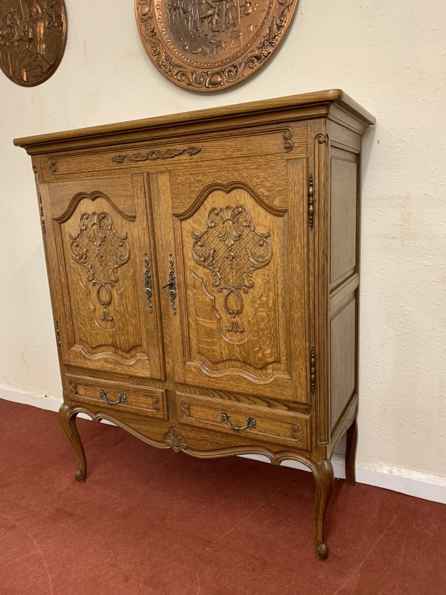 Fantstic Quality French Carved Oak Two Door Cupboard/cabinet - Image 9
