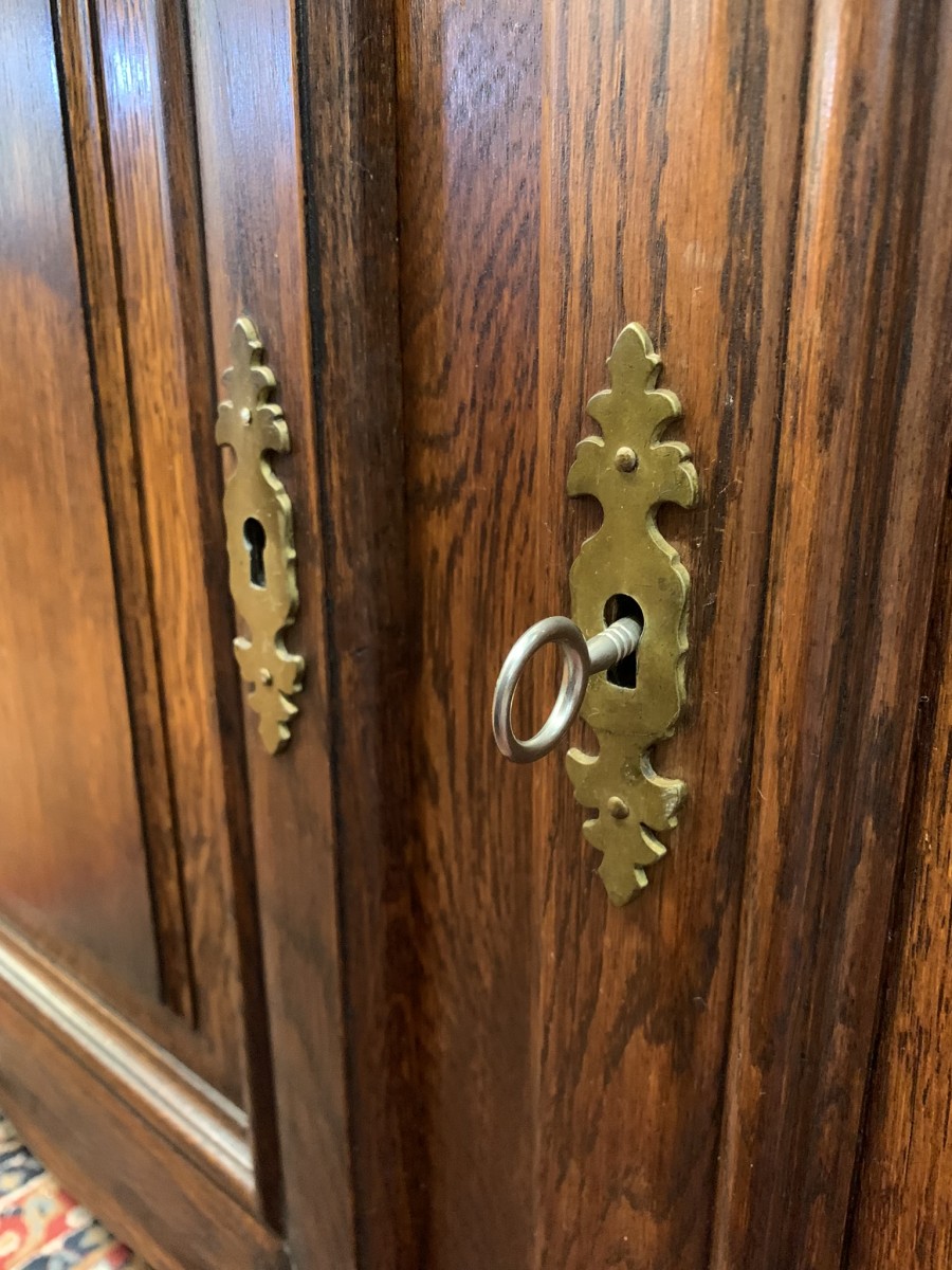 Outstanding Quality French Oak Two-door Cabinet/cupboard - Image 18
