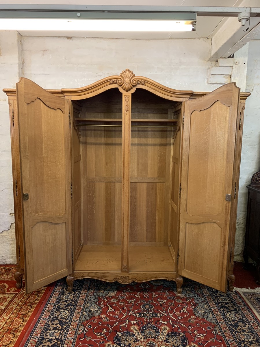 Outstanding Quality French Carved Oak Brakefront Four Door Armoire/wardrobe - Image 10