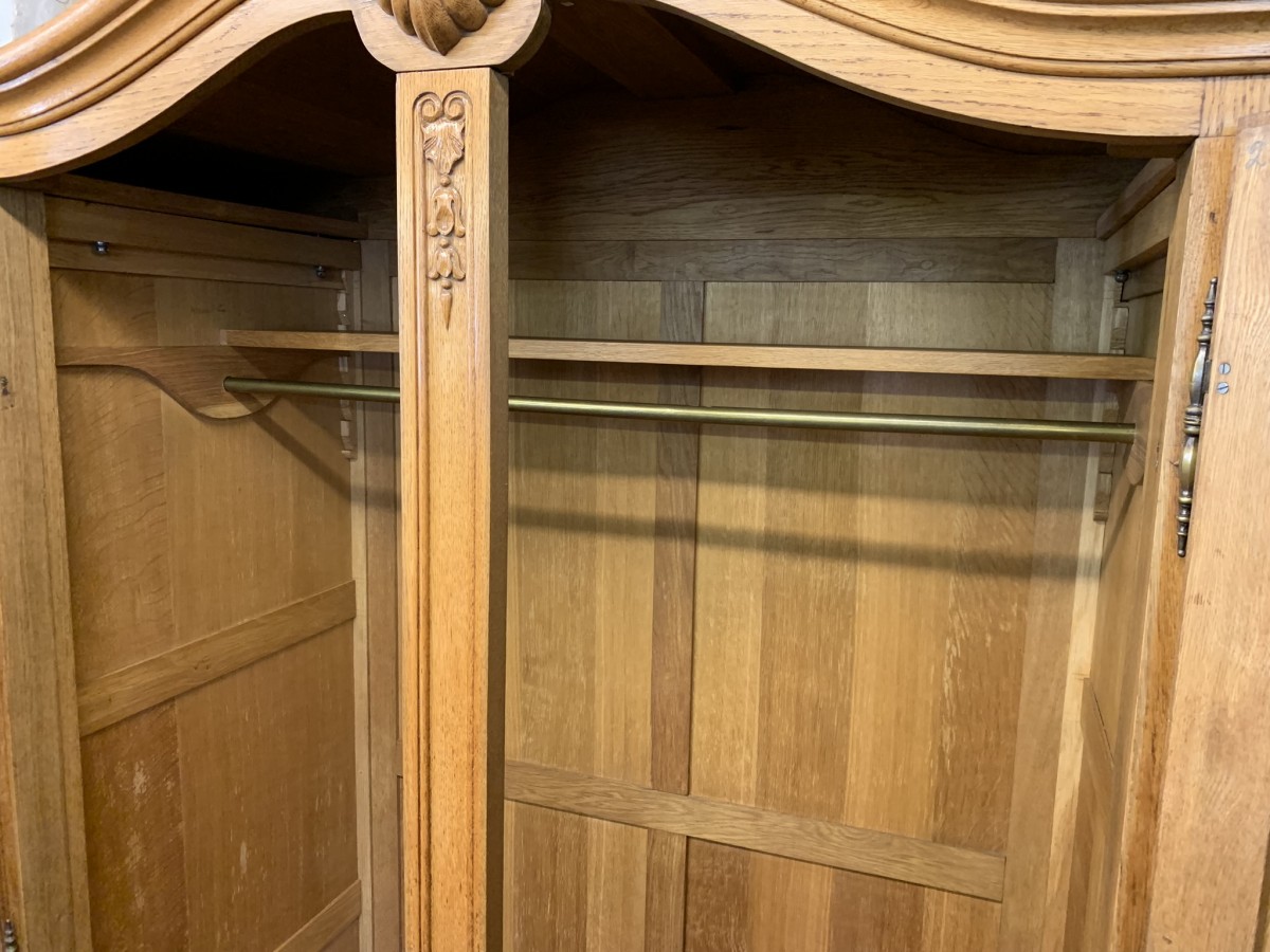 Outstanding Quality French Carved Oak Brakefront Four Door Armoire/wardrobe - Image 11