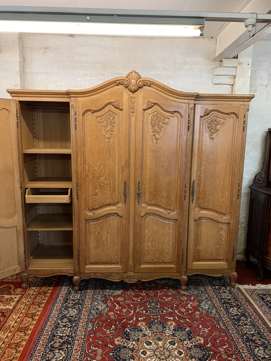 Outstanding Quality French Carved Oak Brakefront Four Door Armoire/wardrobe - Image 12