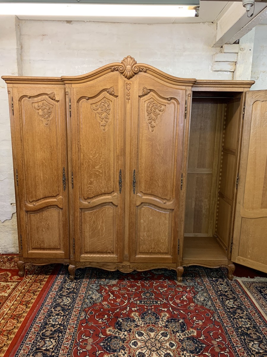 Outstanding Quality French Carved Oak Brakefront Four Door Armoire/wardrobe - Image 18