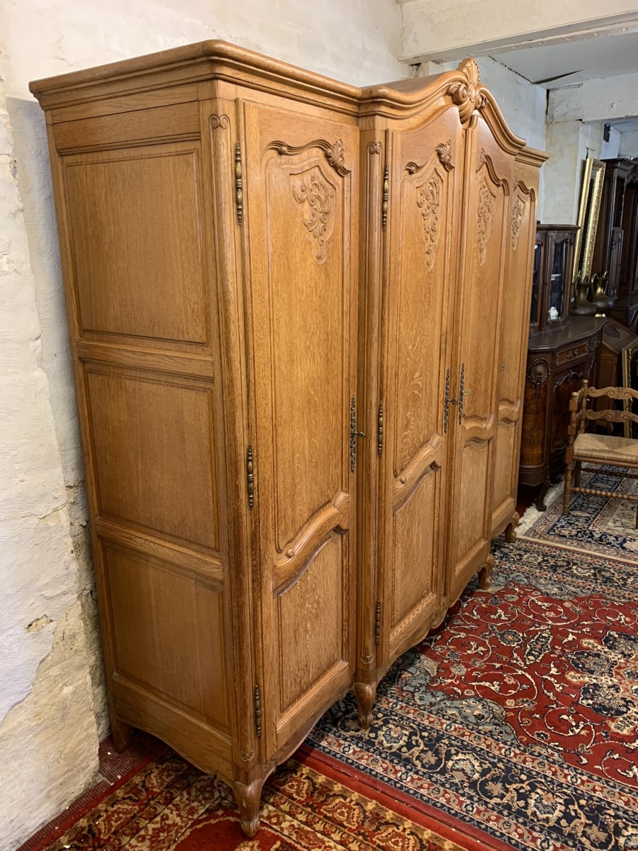 Outstanding Quality French Carved Oak Brakefront Four Door Armoire/wardrobe - Image 4