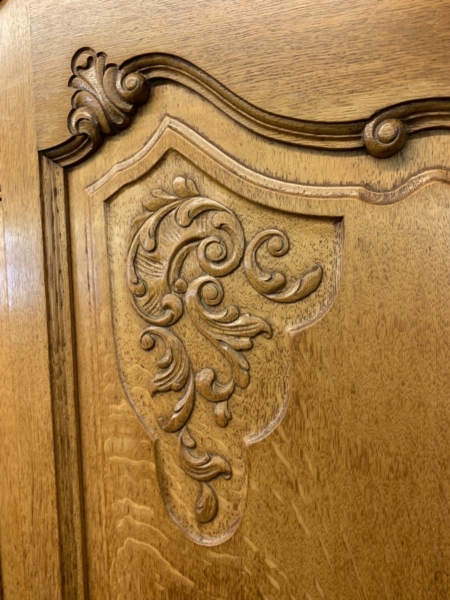 Outstanding Quality French Carved Oak Brakefront Four Door Armoire/wardrobe - Image 5