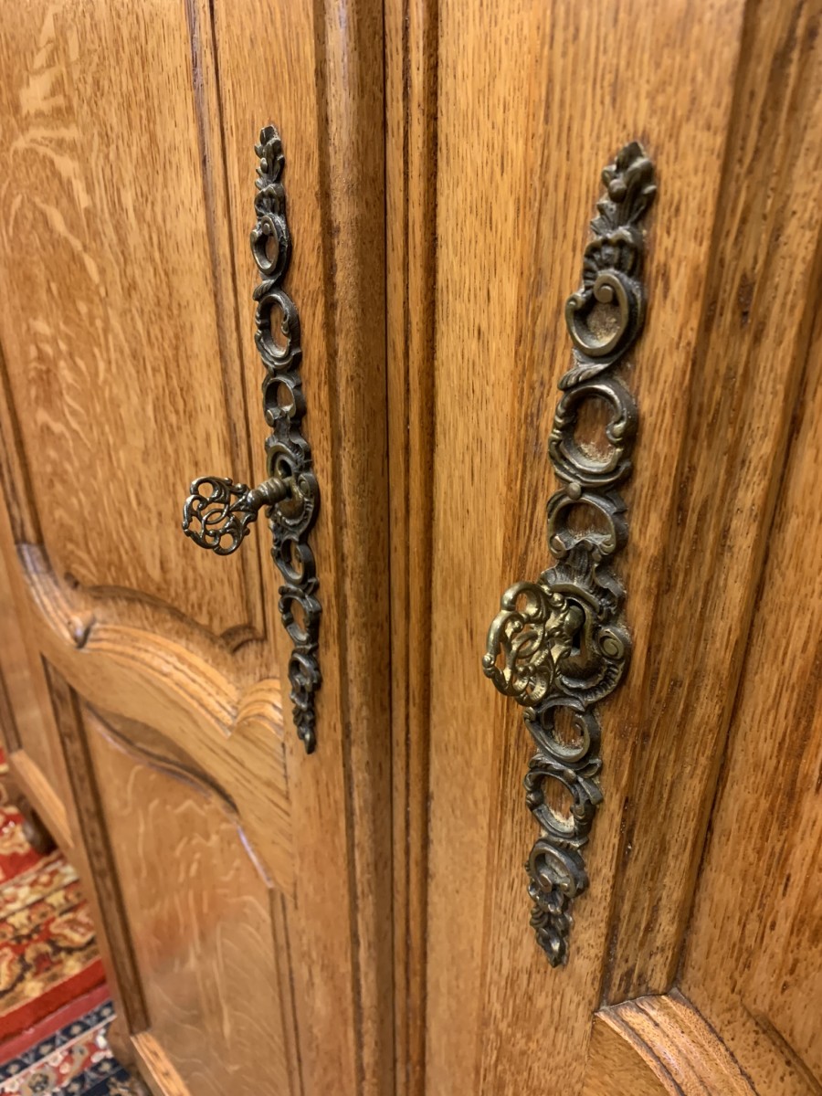 Outstanding Quality French Carved Oak Brakefront Four Door Armoire/wardrobe - Image 6
