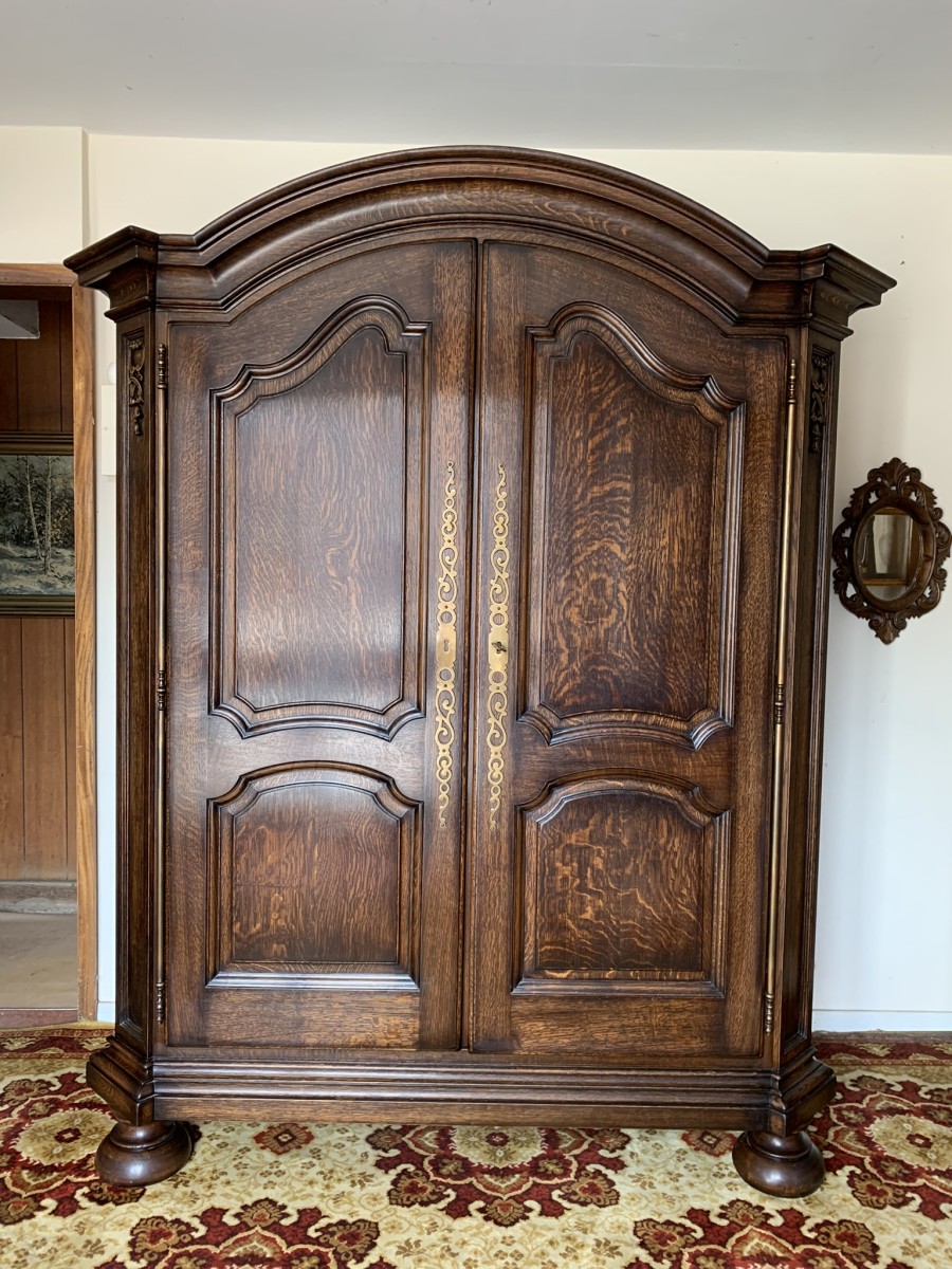 Stunning Oak Shaped Top Two Door Armoire/wardrobe/cupboard - Image 10