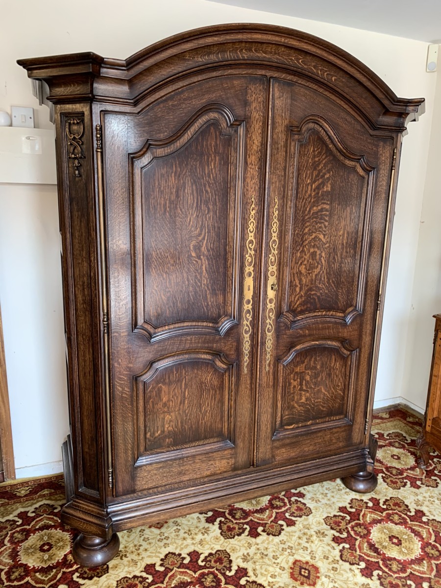 Stunning Oak Shaped Top Two Door Armoire/wardrobe/cupboard - Image 16