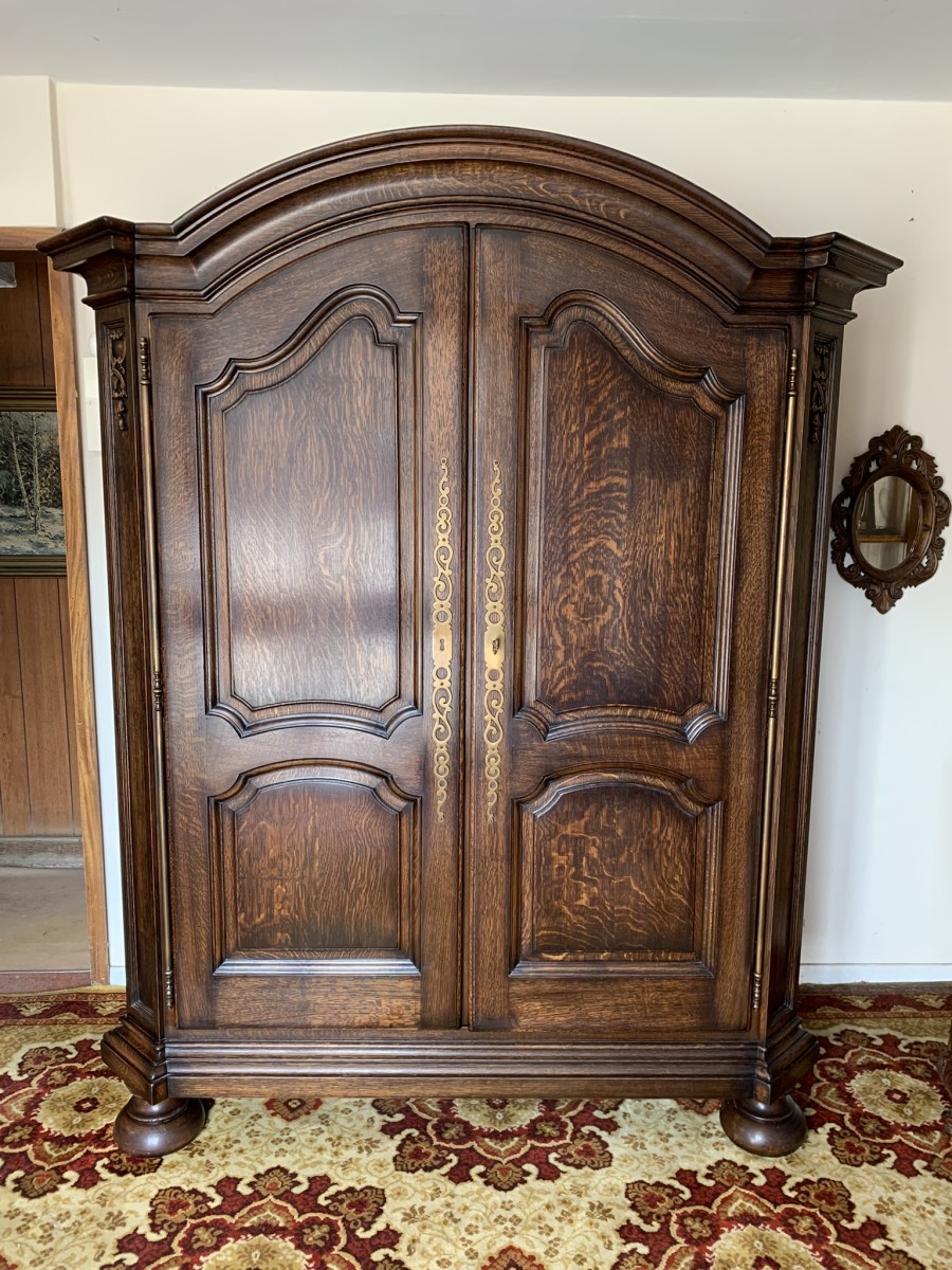 Stunning Oak Shaped Top Two Door Armoire/wardrobe/cupboard - Image 17