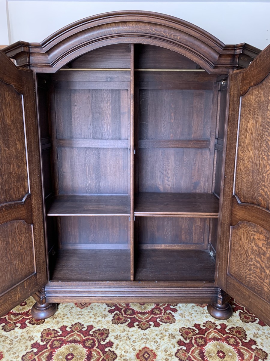 Stunning Oak Shaped Top Two Door Armoire/wardrobe/cupboard - Image 19
