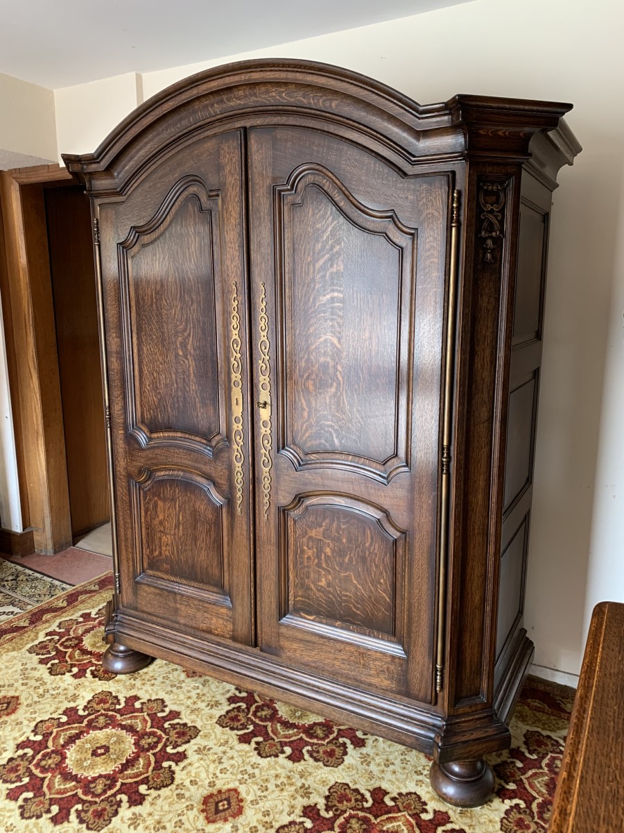 Stunning Oak Shaped Top Two Door Armoire/wardrobe/cupboard - Image 4