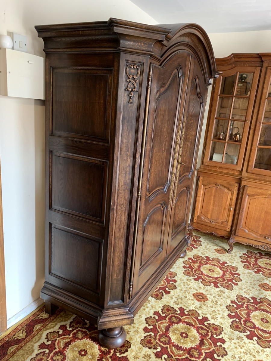 Stunning Oak Shaped Top Two Door Armoire/wardrobe/cupboard - Image 5