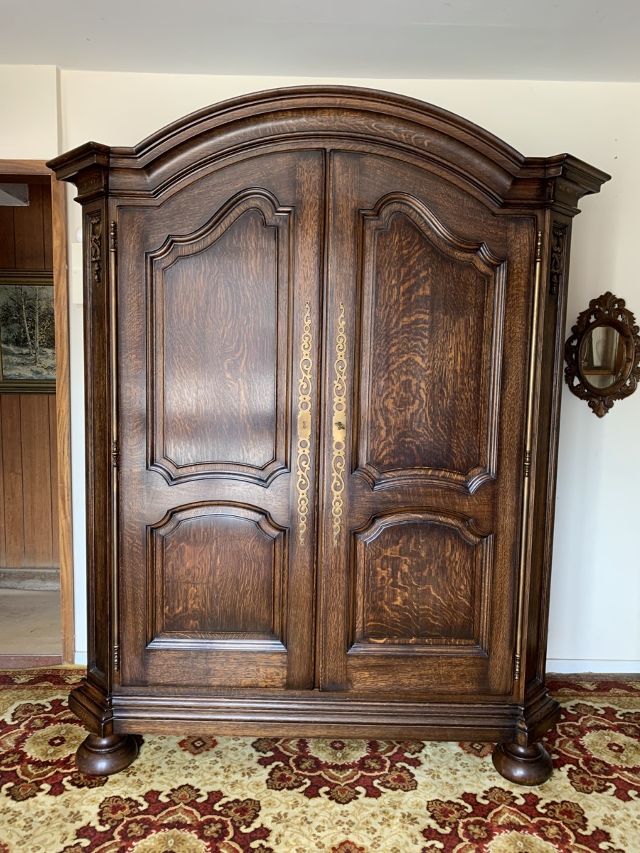 Stunning Oak Shaped Top Two Door Armoire/wardrobe/cupboard - Image 9