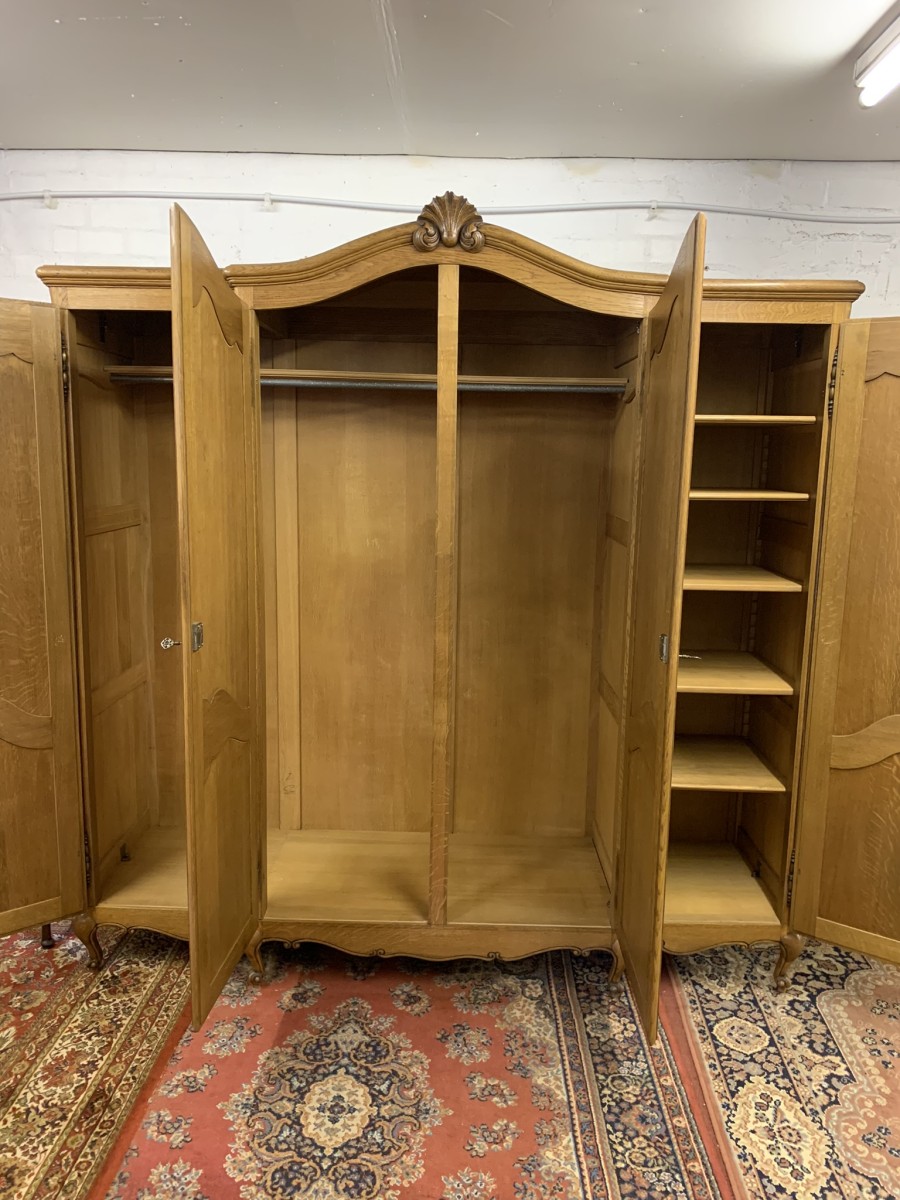 Fantastic French Carved Oak Four-door Breakfront Armoire/wardrobe - Image 13