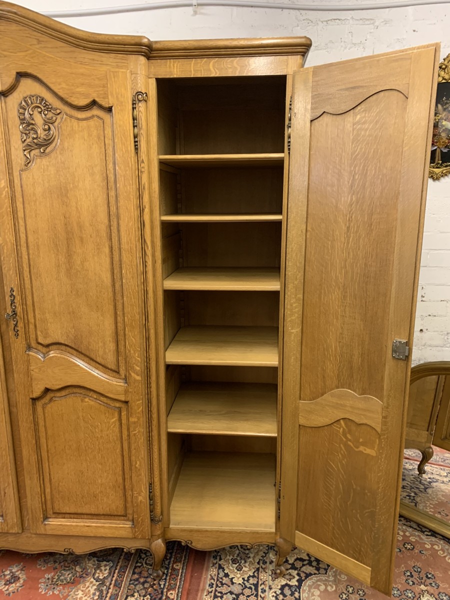 Fantastic French Carved Oak Four-door Breakfront Armoire/wardrobe - Image 15