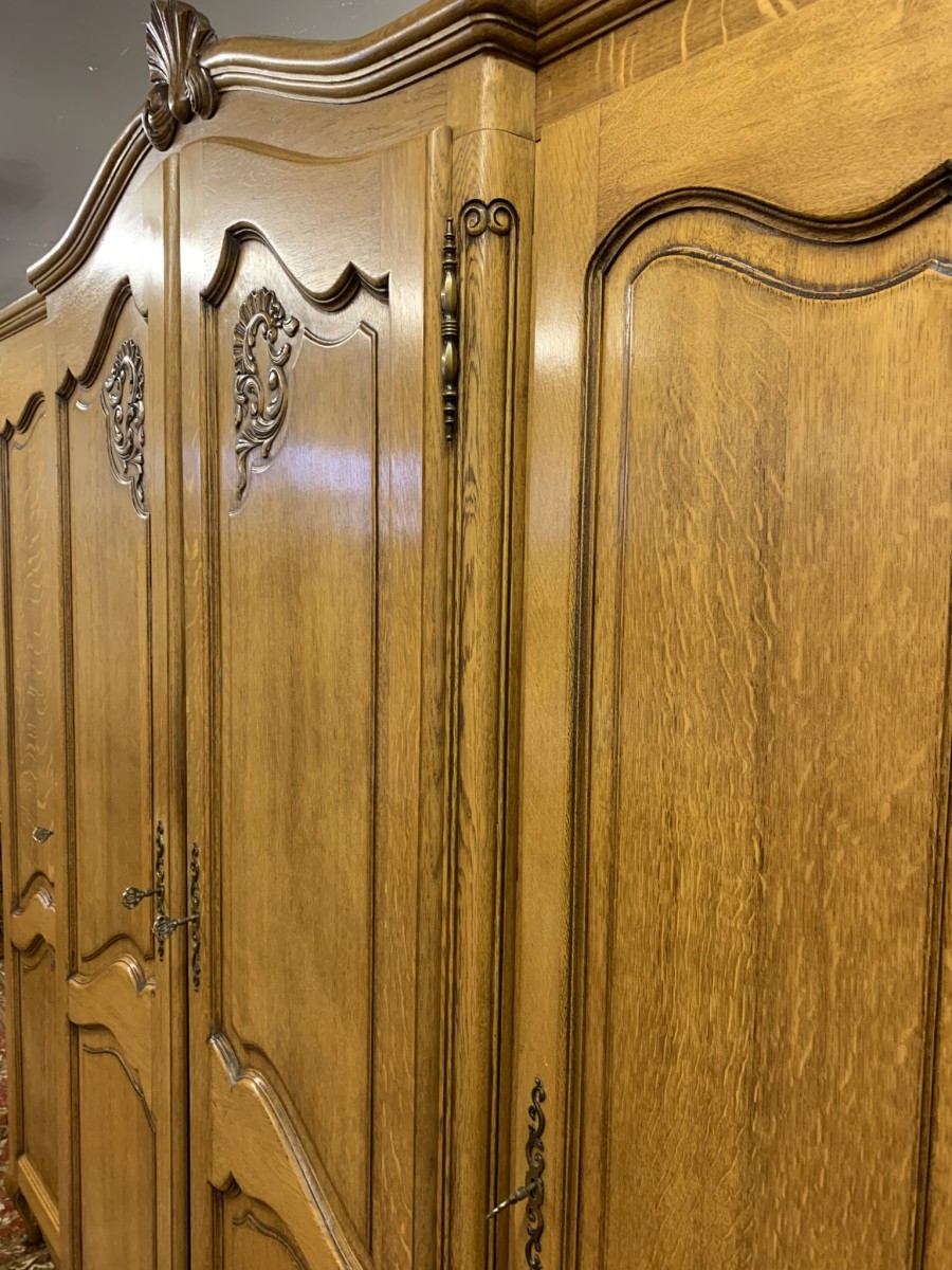 Fantastic French Carved Oak Four-door Breakfront Armoire/wardrobe - Image 16