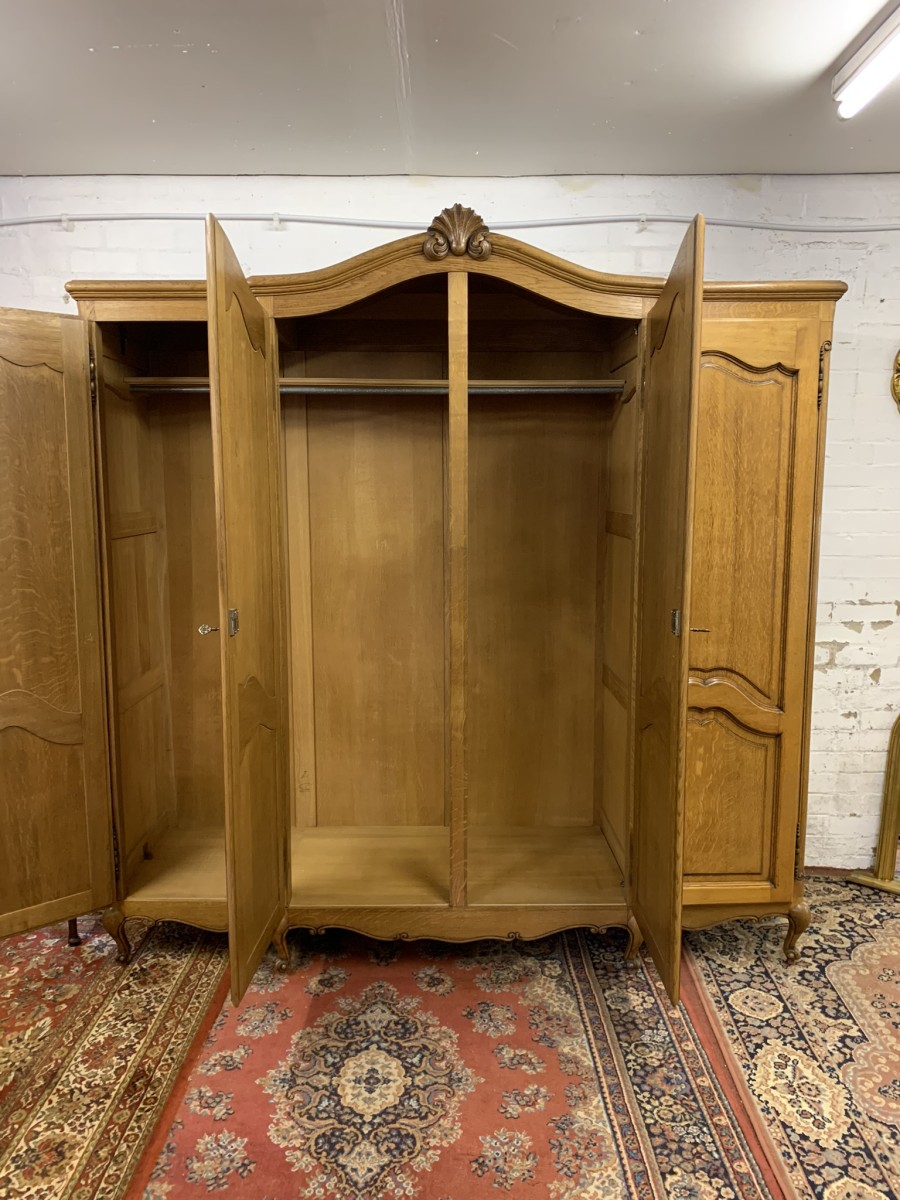 Fantastic French Carved Oak Four-door Breakfront Armoire/wardrobe - Image 20