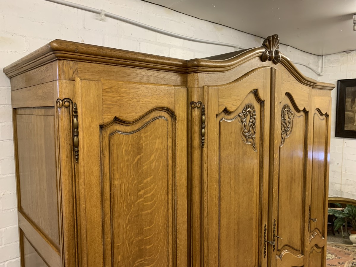 Fantastic French Carved Oak Four-door Breakfront Armoire/wardrobe - Image 4