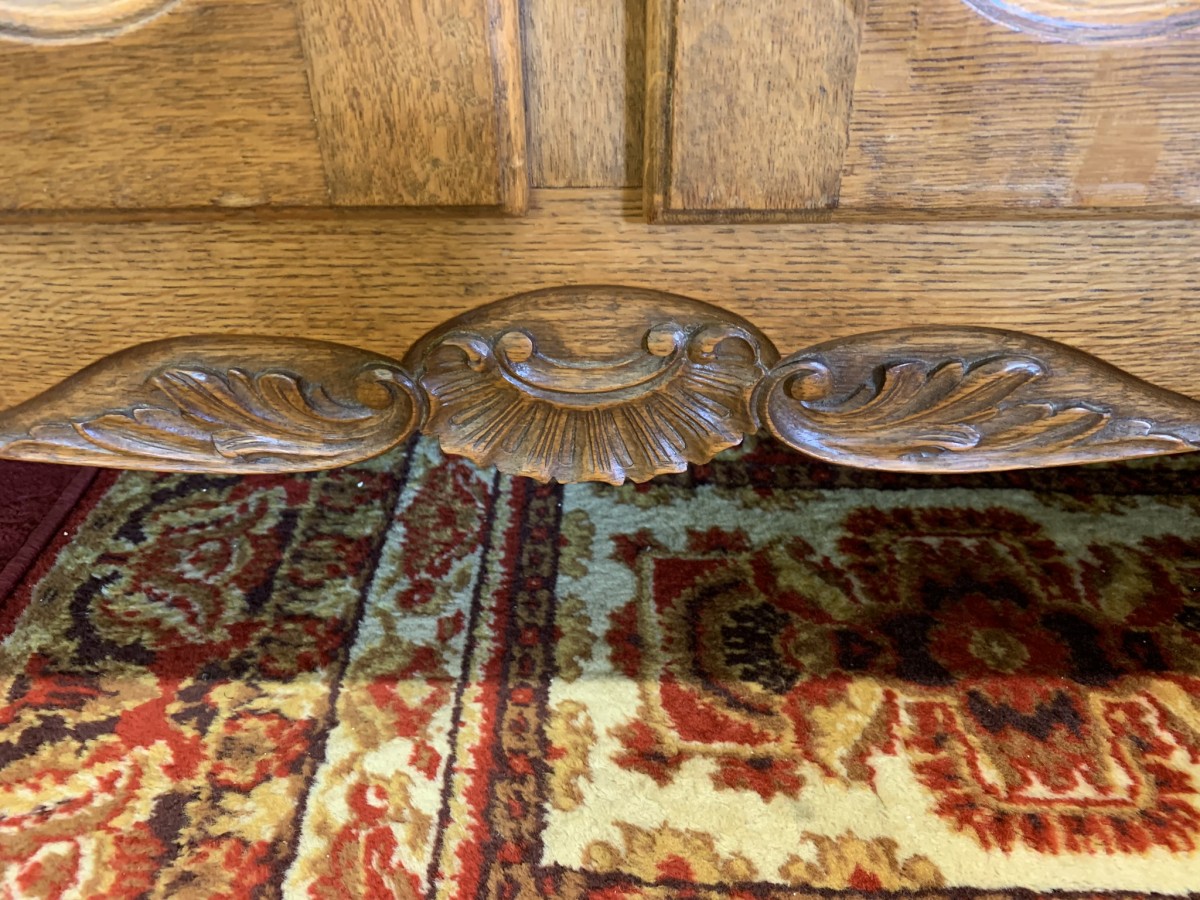 Outstanding Quality French Crved Oak Four-door Breakfront Armoire/wardrobe - Image 3