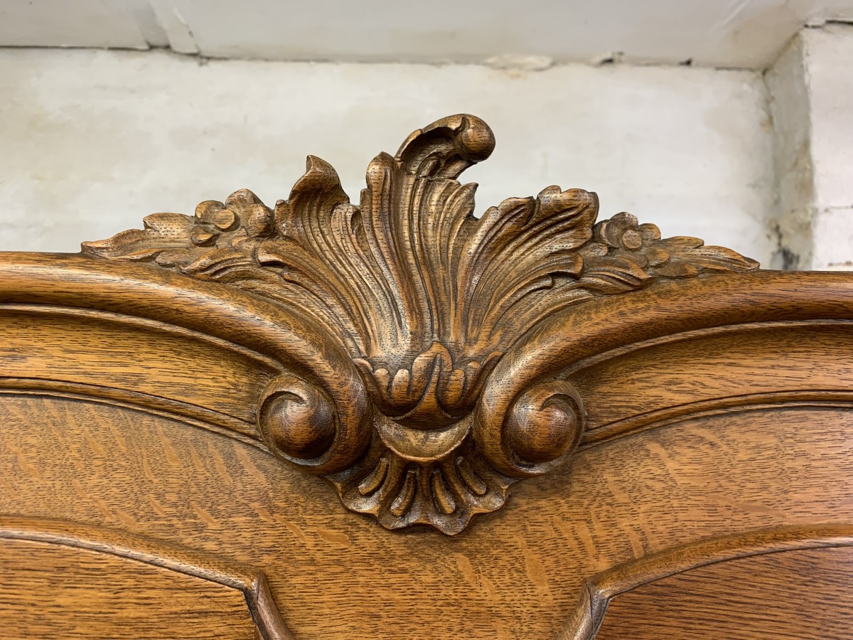 Outstanding Quality French Crved Oak Four-door Breakfront Armoire/wardrobe - Image 6