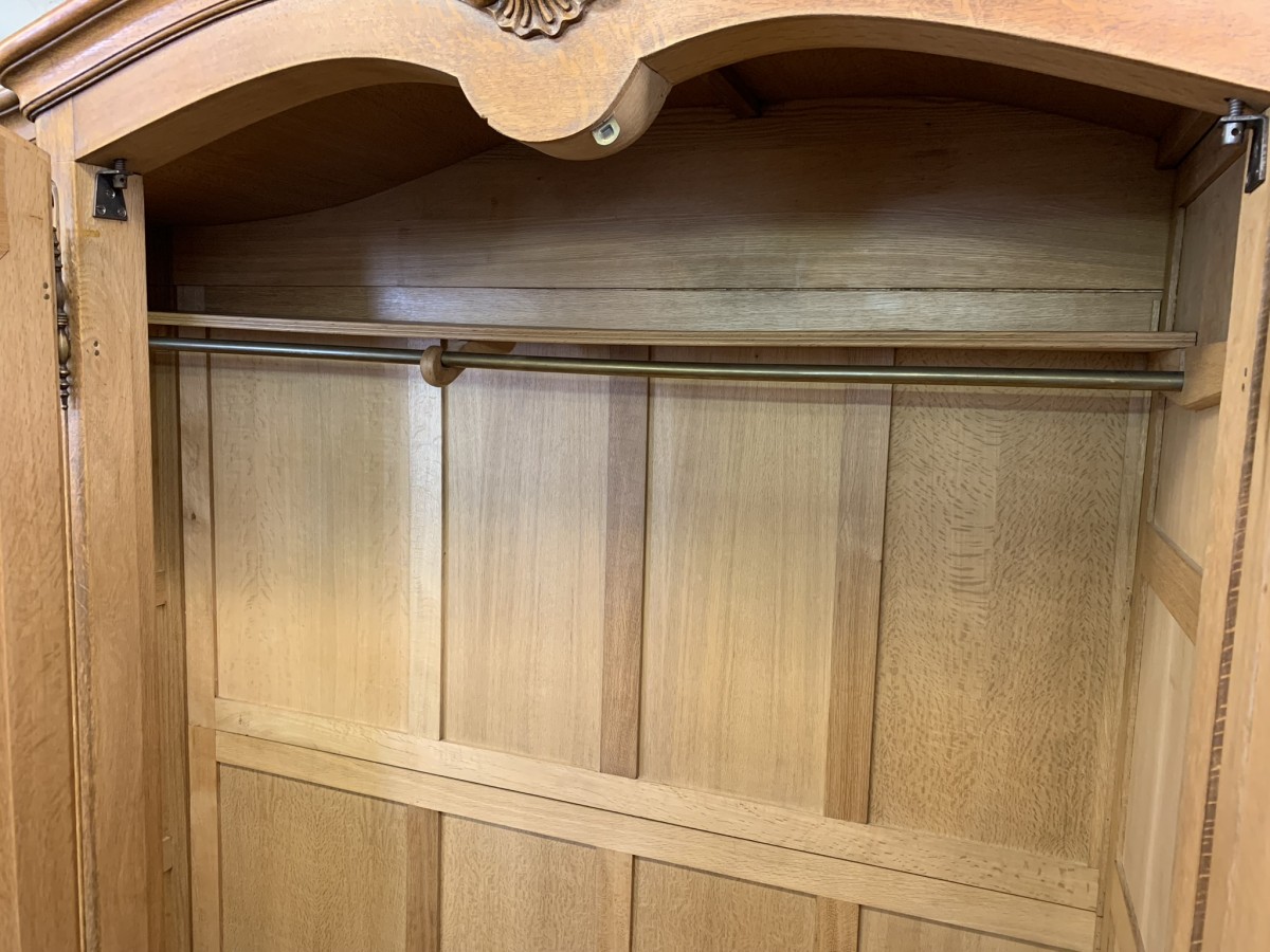 Outstanding Quality French Crved Oak Four-door Breakfront Armoire/wardrobe - Image 9