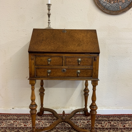 Outstanding Quality Inlaid Burr Walnut Ladies Bureau/desk
