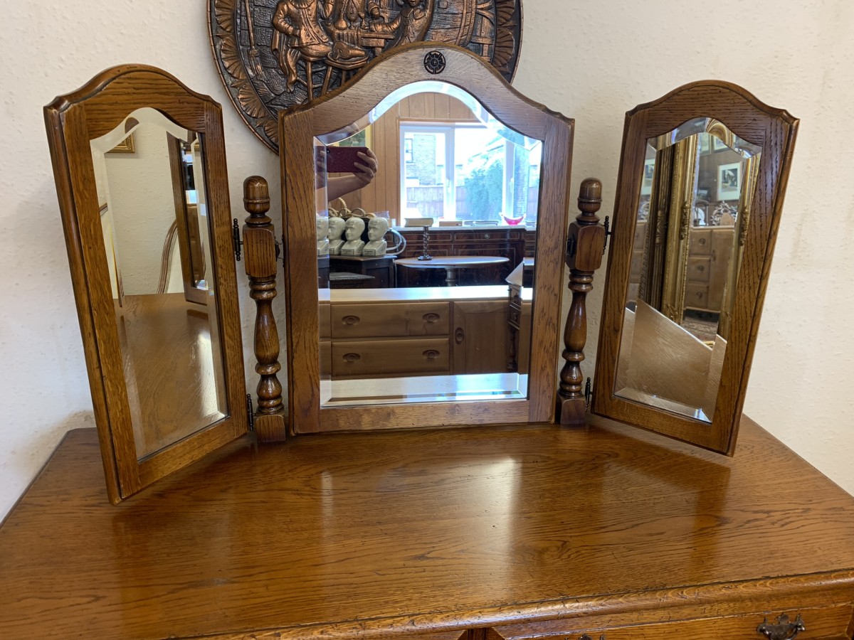 Outstanding Quality Royal Oak Triple Mirror Dressing Table - Image 10