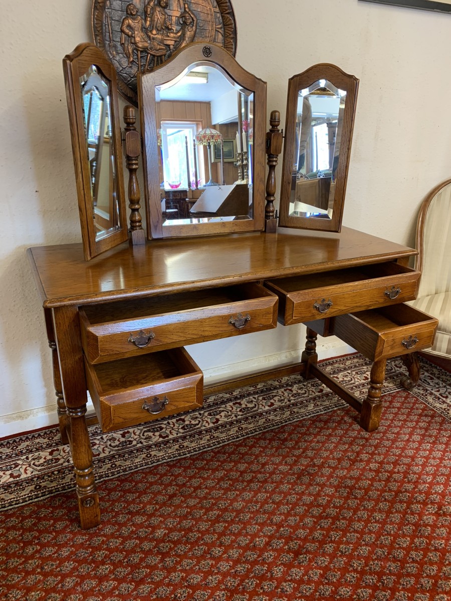 Outstanding Quality Royal Oak Triple Mirror Dressing Table - Image 12