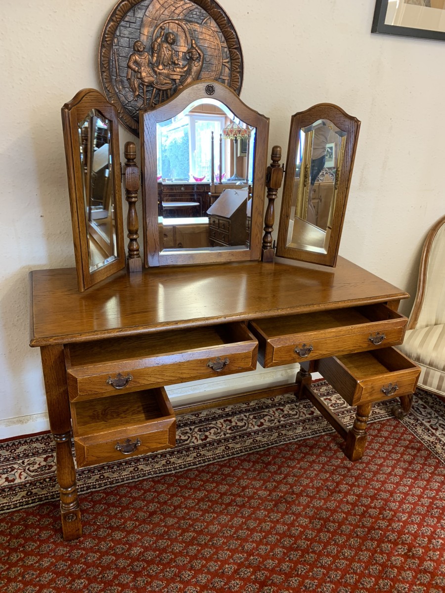Outstanding Quality Royal Oak Triple Mirror Dressing Table - Image 13
