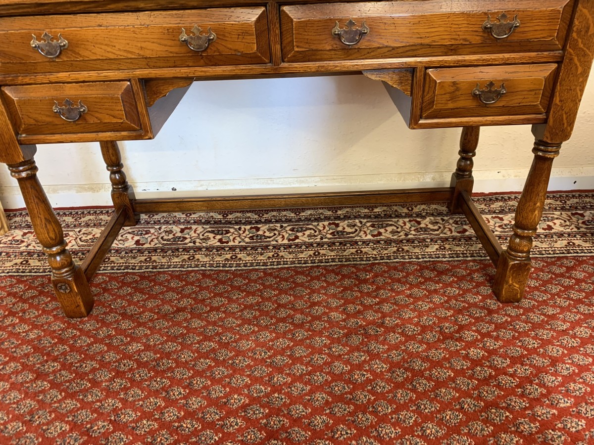 Outstanding Quality Royal Oak Triple Mirror Dressing Table - Image 15